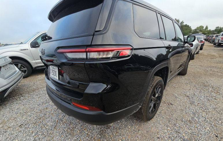 سلام عليكم جيب موديل
2024 فول مواصفات 
رقم بغداد دولي تحويل مباشر
عدا البانوراما كلين بدون
تبديل ما مفتوح بيها ولا
قطعه كفاله عامه من 
الصبغ 7 راكب لون مميز
زيتوني طوخ السياره 
جديده احلى من الصور 
السعر 350 وبيها مجال
حك الجيه مكاني بغداد 
اليوسفيه الرقم 
*********** بي واتساب
***********
