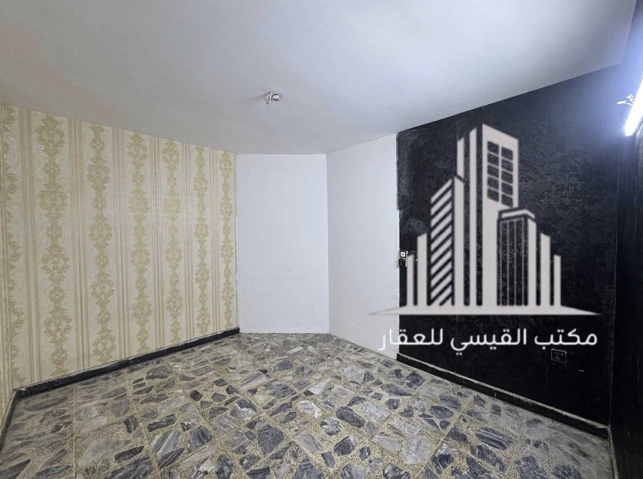 #للأيـــجار_في_الســـيدية
بيت 300م² نظيف يحتوي على ست غرف نوم وصالة وحولي عدد اثنين ومطبخ حار بارد وخدمات عدد اربعة وكراج وحديقة

بأمكانك عرض عقارك عندنا
زبائننا الكرام نستقبل كافة عروضكم وطلباتكم 

للاستفسار يرجى الاتصال على الرقم
***********

او زيارة مكتب القيسي للعقار والأعمار
عنوان المكتب
#السيديه_شارع_المركز_مقابل_التفاح_الاخضر
