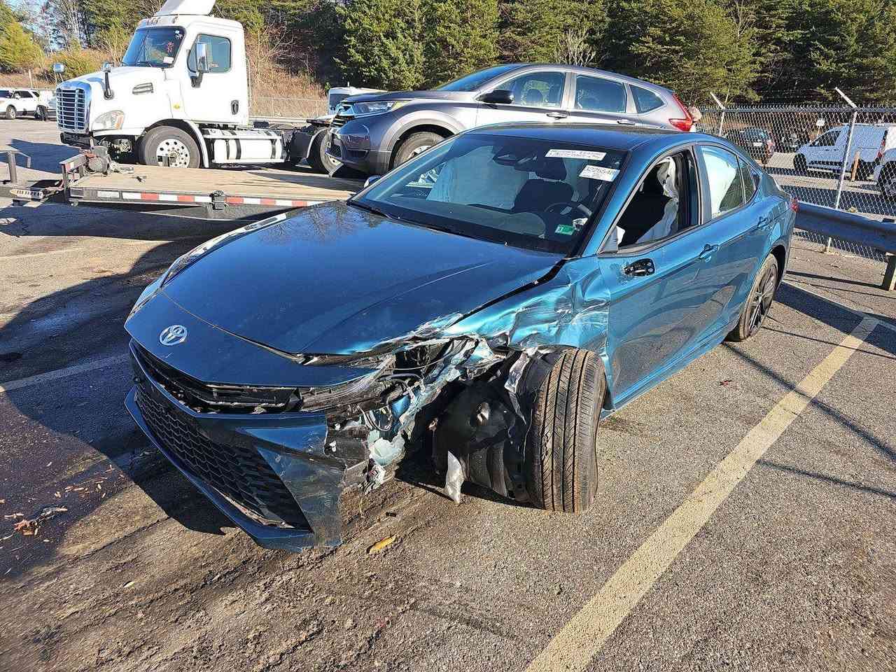 للبيع كامري موديل 25 se ماشيه7000  واصله الامارات جبل علي تدخل ع الاقليم تريدها ع حادثها تريدها مصلح جاهز تكلفه النقل والكمرك للاقليم 13 ورقه ***********
