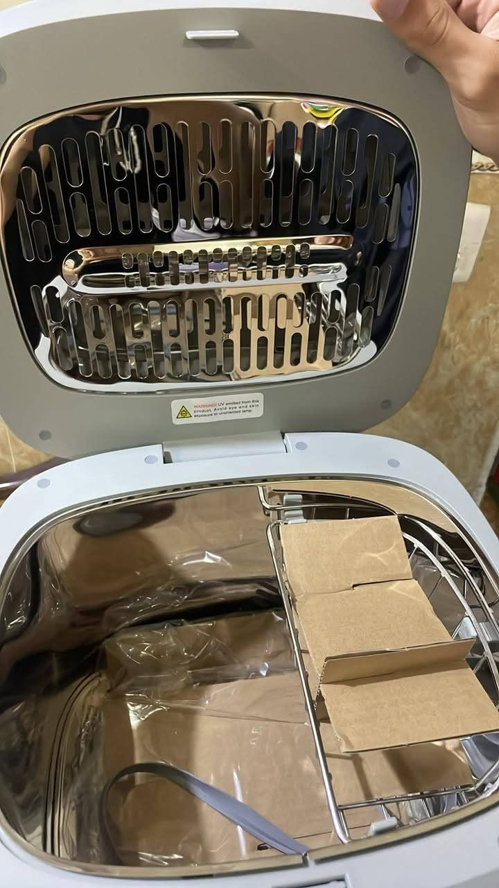 معقم ومجفف رونبي بالأشعة فوق البنفسجية
معقم رونبي بالأشعة فوق البنفسجية 2 في 1
مزود بشاشة LCD لعرض وظائف متعددة
جهاز 2 في 1 يعمل على إزالة البكتريا بالأشعة فوق البنفسجية، ويساعد على التجفيف السريع. تتسع المساحة الداخلية لما يصل إلى 4-6 زجاجات حليب في المرة الواحدة.

يدعم التعقيم: زجاجات الحليب، ألعاب الأطفال، الهواتف، أكواب الحليب، المفاتيح، الإكسسوارات... السعر 40


**إذا كنت صاحب هذا الإعلان وتريد حذفه لأي سبب، رجاءا أرسل رسالة إلى الدعم الفني**