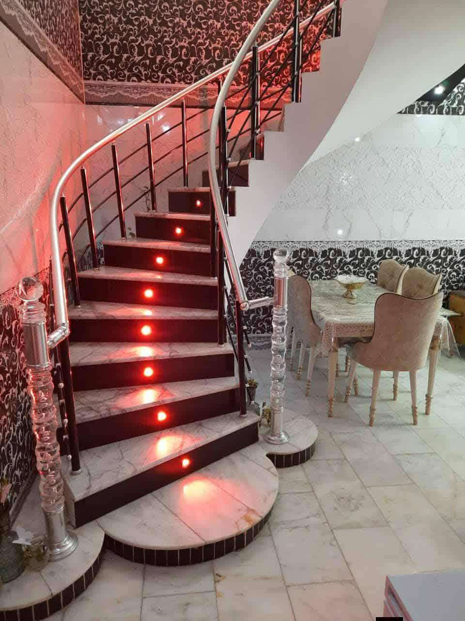 السلام عليكم
بيت للبيع المساحه 240 متر تحت البناء 140 متر طابو زراعي سند 25 طابقين يحتوي على 4 غرف استقبال وصاله ومطبخ وصحيات داخليه وخارجيه متوفره كافة الخدمات العنوان كربلاء طويريج الحولي خلف معرض امير زايد يبعد عن الشارع العام 100 متر السعر خاص للأستفسار الأتصال على الأرقام الموجوده 
***********
***********
