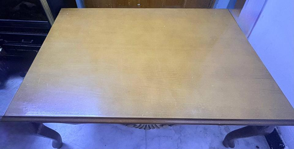 تخم قنفات 10مقاعد للبيع
الصناعة تركية فاخرة
يتكون من قنفات عدد اثنين (ثلاث مقاعد) و أربع كراسي 
و ميز وسطي و أربع طبلات خشب زان كما موضح في الصور
العنوان :بغداد حي العامل
باقي التفاصيل المراسلة على الواتساب

0786 847 8388
