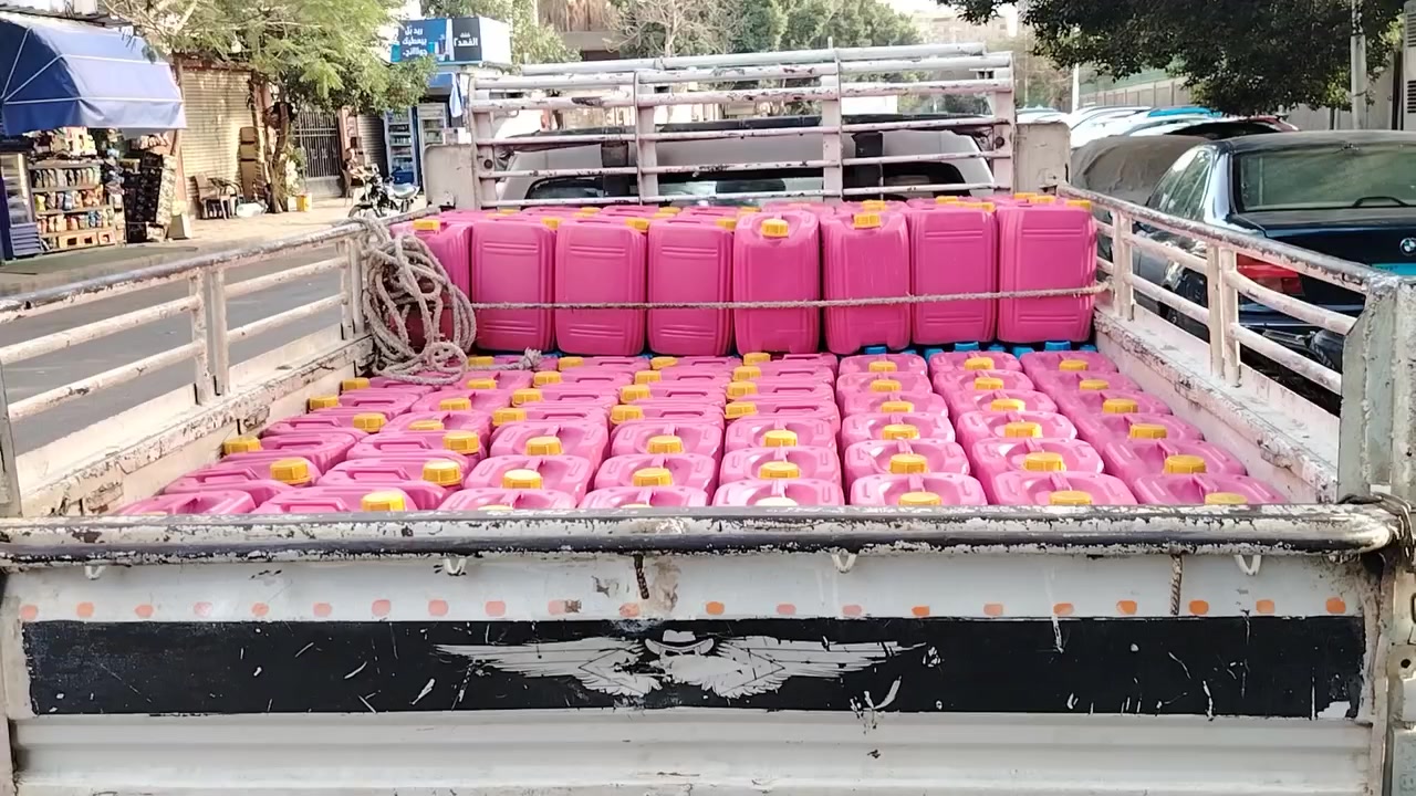 صلّوا على النبي ﷺ 🤍
رجعنا تاني لنفس المكان في المهندسين 👀 
توريد جديد لعميل من عملائنا الكرام ❤️

والحمد لله… دي مش أول مرة نتعامل معاه، لأن ببساطة اللي بيجرّب جودة "الكيميائى" بيكمّل معانا على طول 😌

✔️ تصنيع بالمواصفات اللي العميل بيطلبها
✔️ ثبات في الجودة من أول مرة لآخر برميل
✔️ التزام في المواعيد والتوريد
✔️ خامة تشرّف أي حد يشتغل بيها قدام زبونه

إحنا مش بنبيع مرة… إحنا بنبني شغل مستمر مع عملائنا🤝
لو عايز تبدأ صح أو تطوّر شغلك 💪 
 إحنا جاهزين ننفّذلك اللي محتاجه بالظبط 👌

📩 للتعامل جملة أو قطاعي : 01124282359
  #الكيميائى_ابو_ايمن

#الكيميائى_للمنظفات مش مجرد اسم ده علم وتعب سنين 🧑‍🔬 #توريدات #تصنيع_لدى_الغير


**إذا كنت صاحب هذا الإعلان وتريد حذفه لأي سبب، رجاءا أرسل رسالة إلى الدعم الفني**