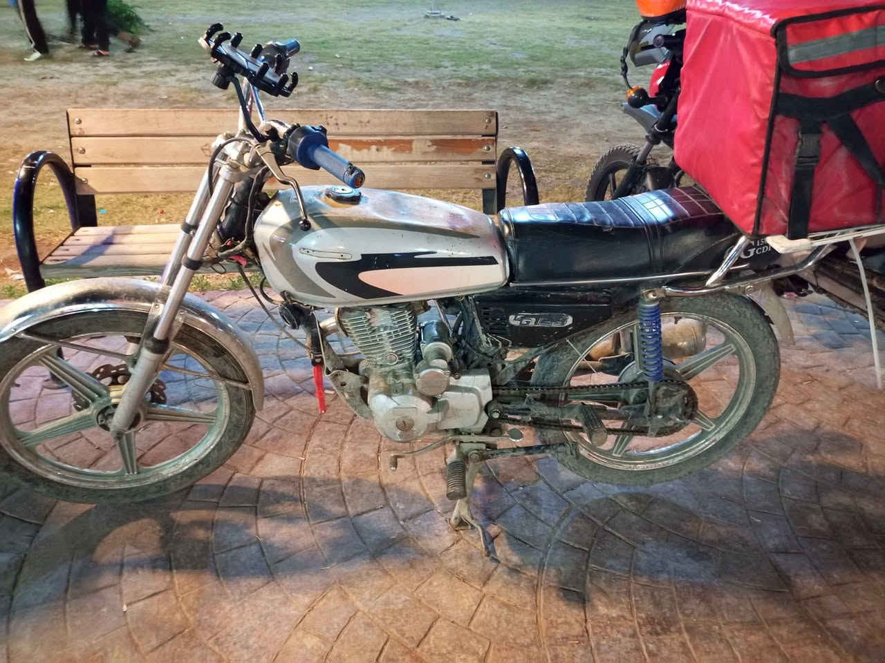 دراجة ايراني سافان خمسة گير بيها مشكلة بالنمرة الثالثة 350 و بيها مجال بغداد, العراق


**إذا كنت صاحب هذا الإعلان وتريد حذفه لأي سبب، رجاءا أرسل رسالة إلى الدعم الفني**