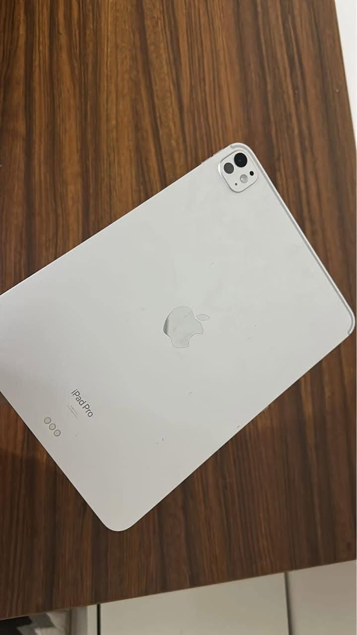 ايباد M4 نضيففف مامفتوح اخو جديدد لون ابيض ذاكره 256
بطاريه 93 ايباد نضيف مكان بغداد شارع فلسطين 
السعر 925
تواصل ***********
