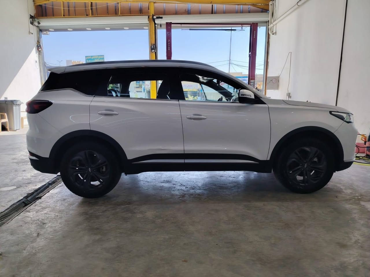 سلام علكيم حبايب للبيع
🔥شيري تيكو 7 برو 2022   
مرقم بغداد * باسمي حره
اليكم التفاصيل الآتية: 
🚘 خليجي 
🚘  ماشيه 30 الف  
🚘 مرتبط بناقل حركة أوتوماتيكي 
🚘 عدد 5راكب   
🚘 حساسات خلفية
🚘 لايت زينون + LED
🚘 كشافات 
🚘 بك لايت LED 
🚘 حجم الاطار 235/60R18 
🚘 ويل كب 18
🚘 فتح الصندوق  
🚘 هاند بريك بصمة 
🚘 مفتاح التشغيل بصمة 
🚘 دشبول شاشة 
🚘 شاشة 
🚘1كامره خلفيه
🚘 المقاعد جلد اسود  
🚘 مثبت السرعة Cruise 
🚘 أوضاع القيادة  
🚘 فحص أنظمة السيارة 
🚘 مقود جلد حياكة رياضي 
🚘 حساسات ضغط اطارات
🚘 تبريد شاشة مناخين منفصلين 
🚘 قطعتين تبريد 
🚘 أوضاع القيادة DRIVE MODE 
🚘 ا ABS  
🚘 أوتو هولد 
🚘 نظام مانع الانزلاق
🚘 تتسع المقصورة الداخلية ل 5 راكب 
🚘 اشارة في المرايا الجانبية  
🚘 شاحن هاتف Wireless 
🚘 ا  Bluetooth / USB 
بعدها بالضمان من شركة 
💵سعره 130 ورقه وبيه مجال حك جيه مكاني كربلاء
☎️ اتصل ***********
