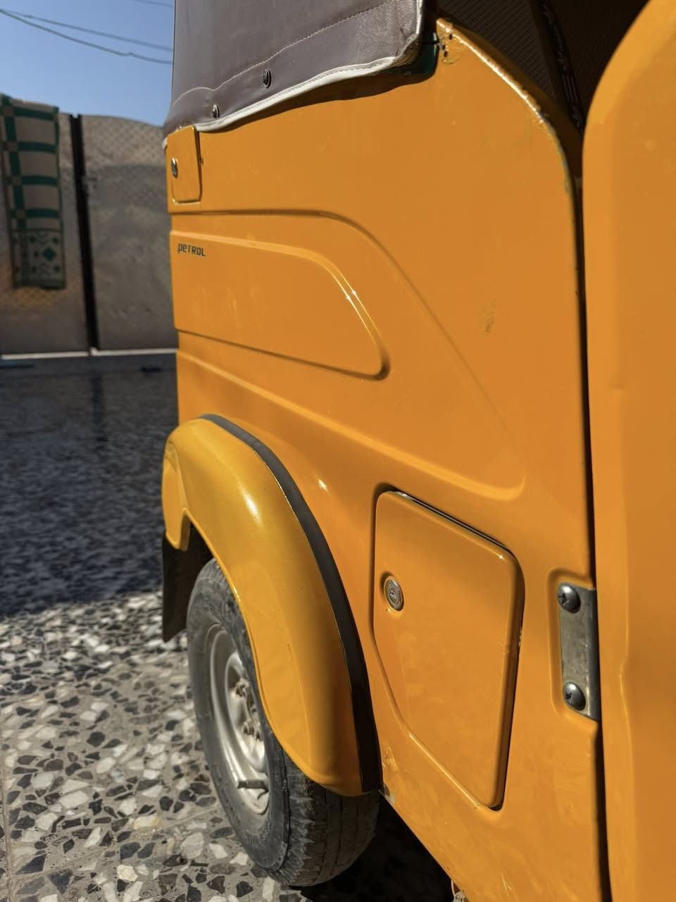 سلام عليكم شباب تكتك للبيع موديل ٢٢مضلع محسوبه ع ٢٣وعشرين رقم وسنويه نكليزي مكاني بغداد الكماليه هاذ رقمي ***********
