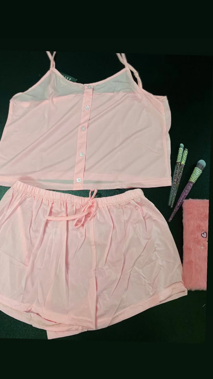 شورت وكيمونة خامة زبدة 
ليكرا  متوفر بقياس لارج واكس لارج 
يلبس من وزن 60الى 90
السعر 5الاف  
شرط الطلب مثل الصورة


**إذا كنت صاحب هذا الإعلان وتريد حذفه لأي سبب، رجاءا أرسل رسالة إلى الدعم الفني**