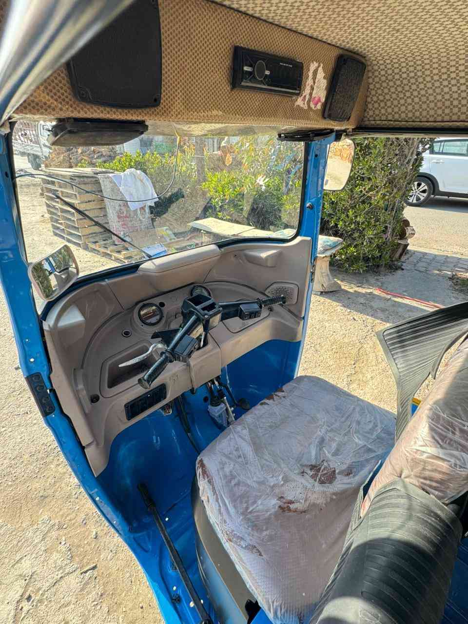 السلام عليكم تكتك زركه موديل 2022 مرقم للبيع
بيها ضربه لغد وصفحه.. مكينه مكفوله 
العنوان:بغداد جسر ديالى القديم  
السعر 8 مليون بيها مجال
رقم الهاتف ***********
