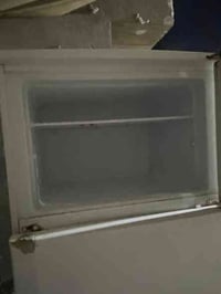 ثلاجه للبيع شغاله عل تجميد  ١٨ قدمً درجه أولى للتواصل هـ07838726186