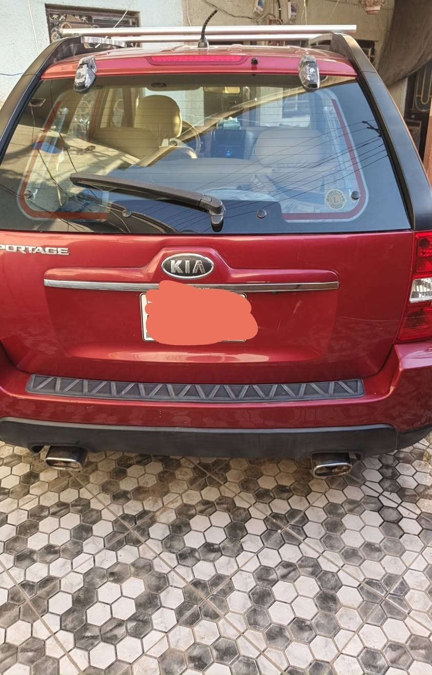 السلام عليكم سبورتج ٢٠٠٩ خليجي داخل بيجي سياره نظيفه حادثة بنيد مبدل نفس لون بدون صبغ والباقي مكفول من جراد وصبغ  مكينه ٢٠٠٠ تخم تاير جديد حداديه جيده    مراوس سوناته ٢٠٠٩/٢٠١٠ أبيض لتواصل رقم ***********
