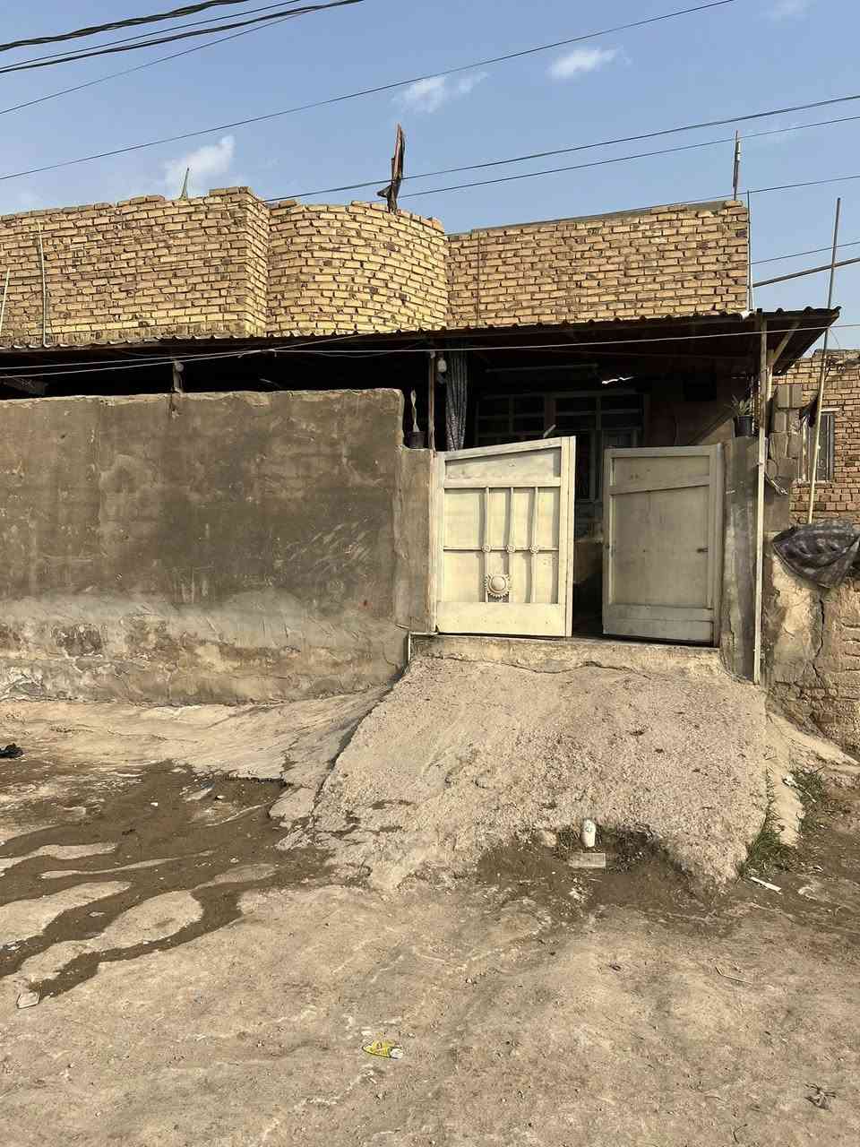 دار للبيع طابو زراعي سند 25
المساحة 150م
يبعد عن الشارع العام 40م
يحتوي على 
غرفتين نوم
استقبال
كلدور
مطبخ
مجمع صحي داخلي وخارجي
الموقع//ورديه سيف سعد بجهة علوه المخضر
للاستفسار اكثر الاتصال على الرقم

‭0772 623 5524‬
