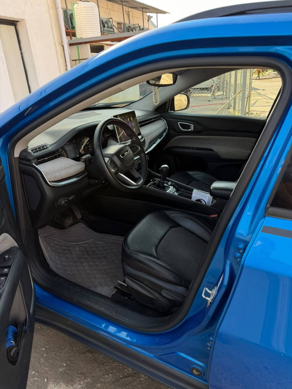 سلام عليكم 
Jeep كومباس مديل ٢٠٢٢ الشكل الجديد 
شكل ال ٢٠٢٣ 
السياره جديده بمعنه الكلمه وحادثة حلو بجم كبس 
حادثهه قبغ البانزين وشويه من الجنطه الباقي مكفول كفاله عامه السياره مال بيت مابيهه أي نقص ماشيه ٢٥ ألف ميل السياره نص فول رقم بغداد 
شاشه اندوريد بصمه كامره دواره نقطه عمياء 
رادارات 
منضومه زنون اصليه 
كشنات جلد ومخمل 
تحكمات ستيرن 
4 انضمه قياده 
قطعتين تبريد
محرك ٢٤٠٠ دوش مابيهه قطره دوانز 
السياره جديده مال بيت وسعرهه ١٦٥ وبيه مجال ***********
