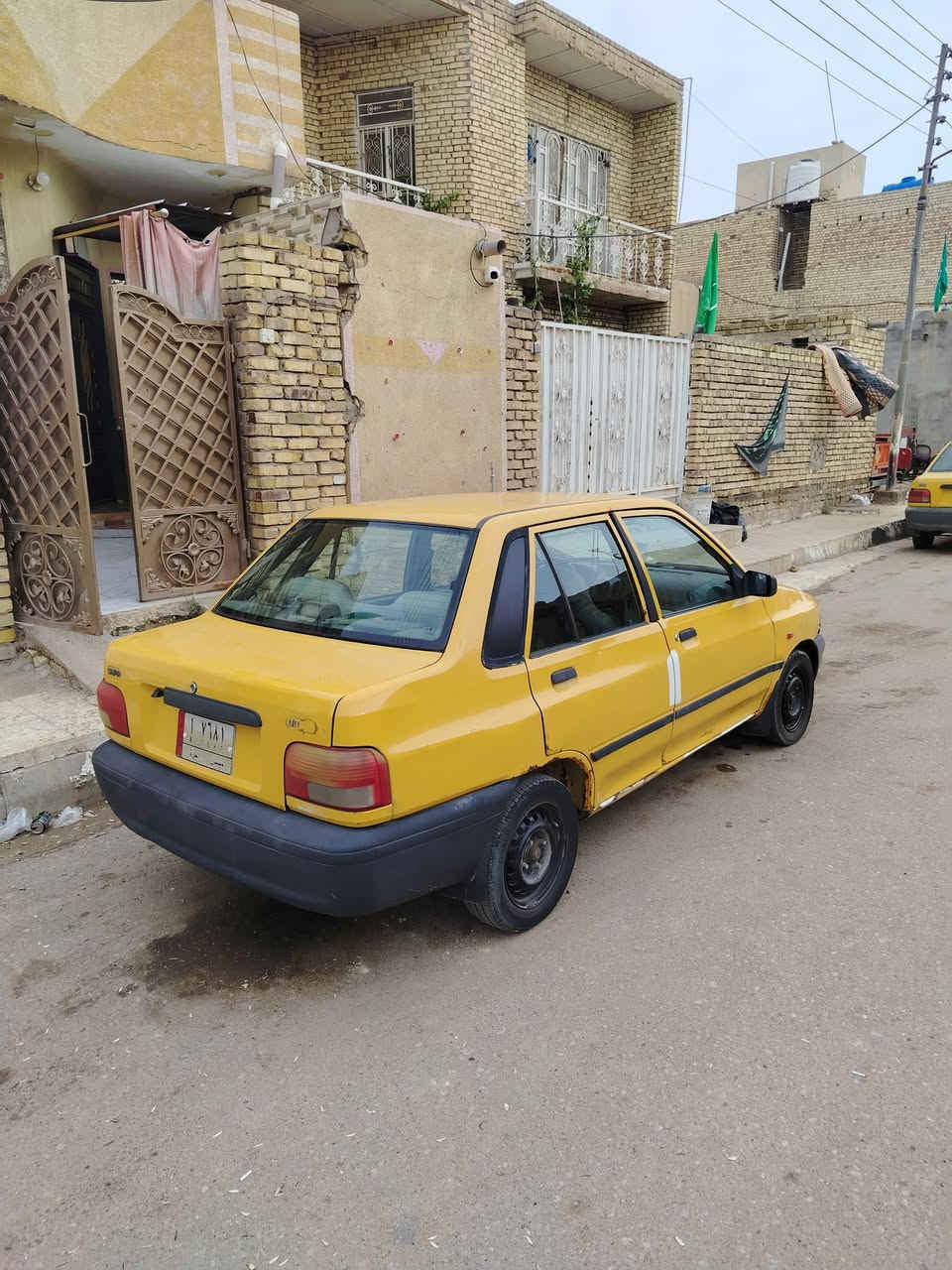 سلام عليكم سايبه للبيع مديل 13 سنويه هسه صقطت صارله سبوع شرط المداور سياره بيه خيط بخار كير جديد قبل فتره شاده السعر 19 وبيه مجال رقم ***********
