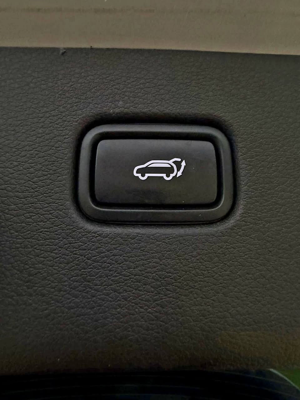 السلام عليكم
كيا سبورتج اكس لاين موديل٢٠٢٣ لون اسمنتي 
رقم بغداد بسمي  
مكينة 2500
بصمة 
بانوراما 
فول كشنات جلد كهرباء تدفئة 
شاشة كبيرة متصلة 
حساس امامي خلفي 
شحن وايرليس
رادار مانع تصادم
جنطة كهرباء
تشغيل عن بعد
تحديد مسار
الارضية مغلفة جلد
حادثها جنطة عدا الدواخل 
السيارة ( بدون ايرباك ) 
الباقي مكفول  جاملغ الامامي بي كلير فقط 
السعر220 وبيها مجال 
***********
*********** 
 مكانها بغداد قرب باب الاغا 
غير متواجد ع فيس
