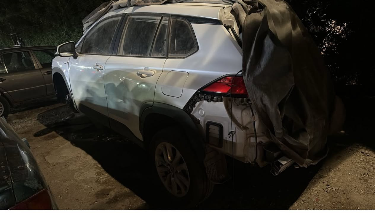 السلام وعليكم كورلا كروز 2024 صيني هايبرد للبيع على حادثها مع اغراضها بالكامل للاستفسار ***********
