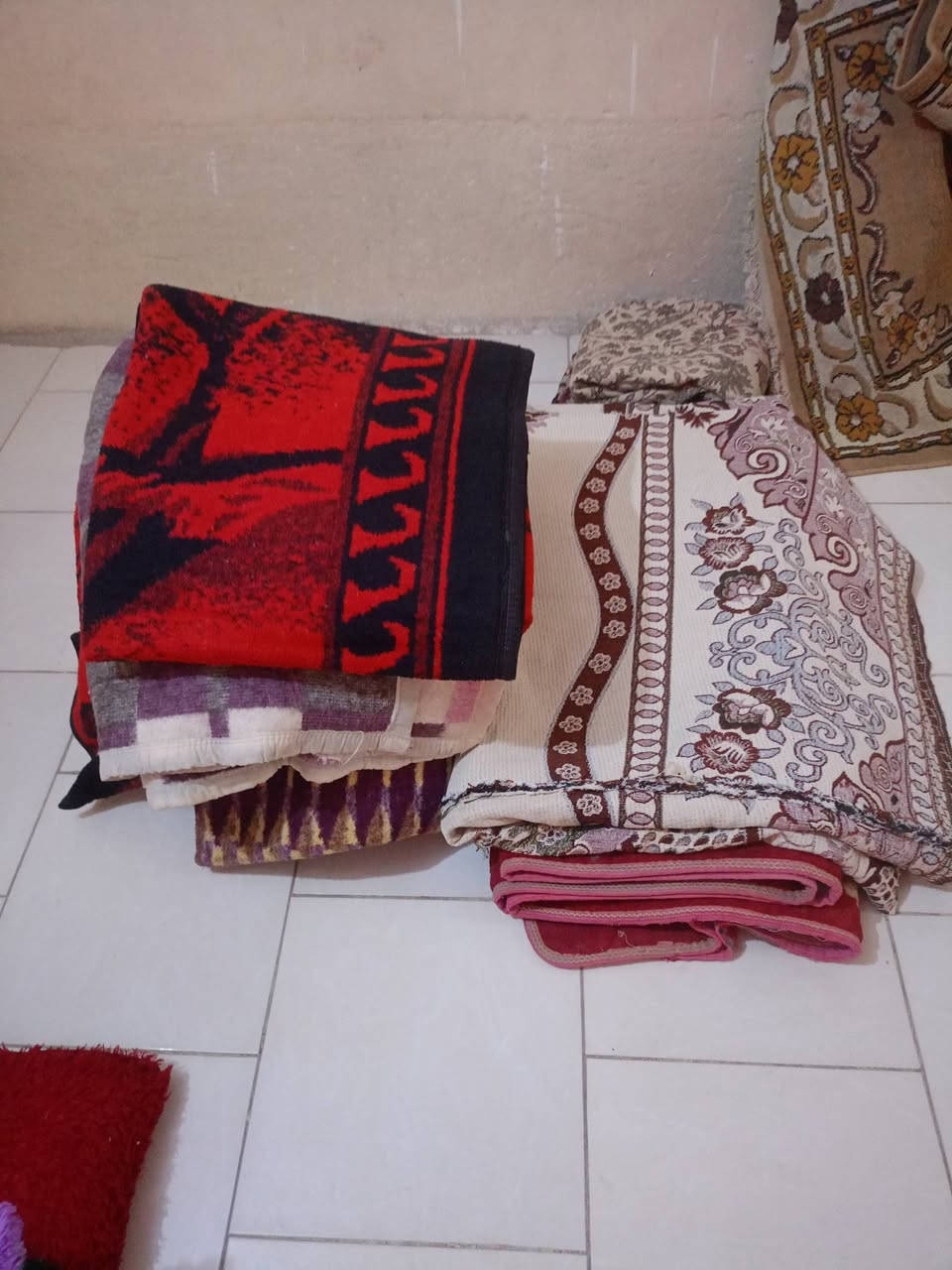 سلام عليكم كوشات 21وحده +ميز صغير +الحاف 2نفر قطن ابيض +بطانيات 8+مداد شلع ابيع كربلاء 30الف شلع


**إذا كنت صاحب هذا الإعلان وتريد حذفه لأي سبب، رجاءا أرسل رسالة إلى الدعم الفني**