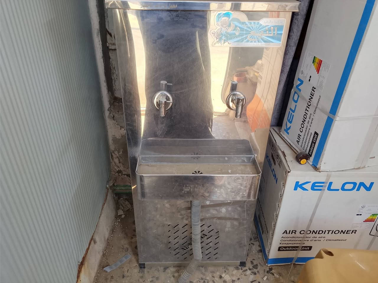 السلام عليكم عندي براد ماء نظيف هاتف ***********
