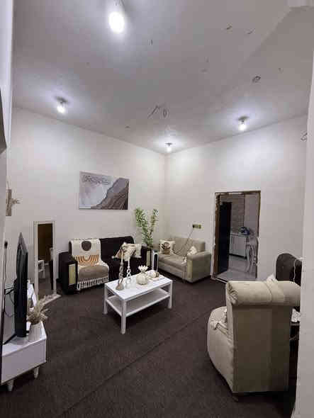 السلام عليكم احبتي الكرام 
دار سكن للبيع. 
المساحه 120م
..طابو زراعي عراقي اصولي مكاتبه وكاله نسخه من طابو. 
..
البيت طابقين .يحتوي البيت علا 4 غرف نوم .وصاله عدد 2...ديوان ..ومطبخ..وصحيات داخلية وخارجية وطارمة. 
البيت بناء حديث شغل درجة اولى 
...
.العنوان ابي الخصيب. الصنكر .قرب سايدين.
..منطقة سكنية هادئه..
...السعر.74 بي مجال 
للاستفسار ***********. سجاد المالكي.
