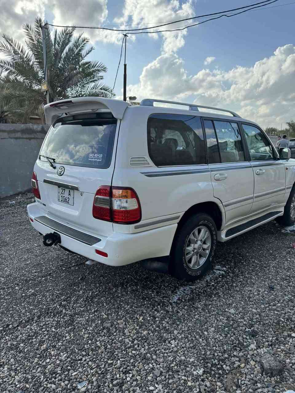 السلام عليكم
لاند كروز موديل 2007 GXR ليمتد فول مواصفات 
 مكينة 4500 6 سلندر محرك عدل
 
فور ويل4x4 
3 قطع تبريد و ثلاجه 
شاشة و كامرة خلفية 
سلايد 
حساسات امامية و خلفية بلادي 
كشنات مخمل

 تايرات جدد برجستون ياباني أصلي اسبير
حادثها باب فقط وشيويه من الهلال صبغ حزام جمالية 
السياره رقم انكليزي  باسمي و تحويل فقط
السياره كلشي شغال بيها 
صدر خلفي جديد و امامي جديد 
 دسكات تخم جديد امامي و خلفي 
 منضومة لايت  أصلي عالي ناصي 
مازدات جدد شركة ديبو
السعر147مع مجال رقم الهاتف ***********مكاني بغداد
