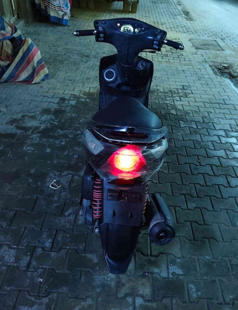 سلام عليكم ورحمة 👋
ماكس ثعلب 140.
. دراجه نضيفه نكره بكل وقت. 
. لا يوجد اي نقص. 
. تايرات زوج جديدات. 
. دبلات امامي خلفي فول بلادي. 
. كفرات ختم واحد. 
. سوادات مختمه. 
. يدات رياضي. 
دراجه 1/1.
رقم الهاتف: ***********.
رقم الهاتف: ***********.
مكاني بغداد/حي العدل مجاور الحريه.
