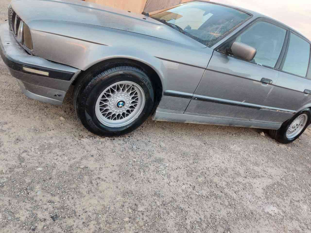 سلام عليكم :بي ام موديل 91 فول تماتيك ماعده فتحه كير محرك شرط تبريد شغال سياره  جاهزه هيكل السياره  مكفوله منل ضربه او كص صبغ بلادي تحويل مباشر موقع السياره سهل نينوى سعر المطلوب 60$ وبيها مجال بصيط 📞 *********** Kla Znkn

