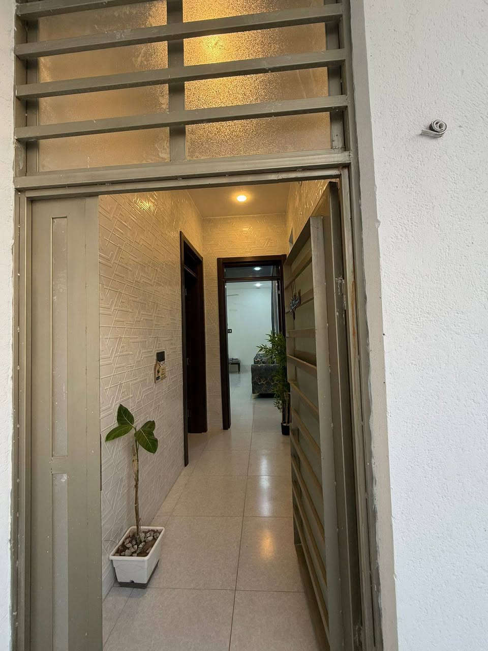 السلام عليكم
بيت للبيع مساحة ٣٠٠ متر بناء حديث وموقع راقي شارع عامر المنصوري السعر ١٦٠ وبي مجال لشراي للاستفسار أكثر اتصل ***********
