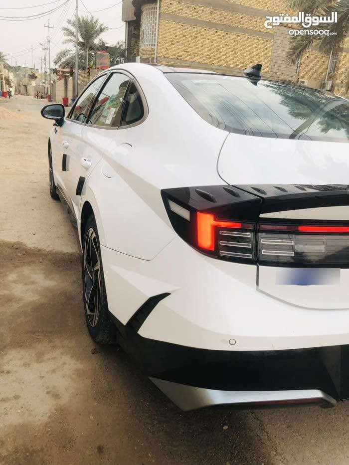 السلام عليكم
سيارة سوناتا للبيع موديل 24 خليجي فول مواصفات 1/1 كفالة عامة كير مكينة تبريد حداده كله مفكولات السعر 230 ورقة وبيها مجال العنوان _ طويريج _ الجمعية 
الاتصال على الرقم 
***********
