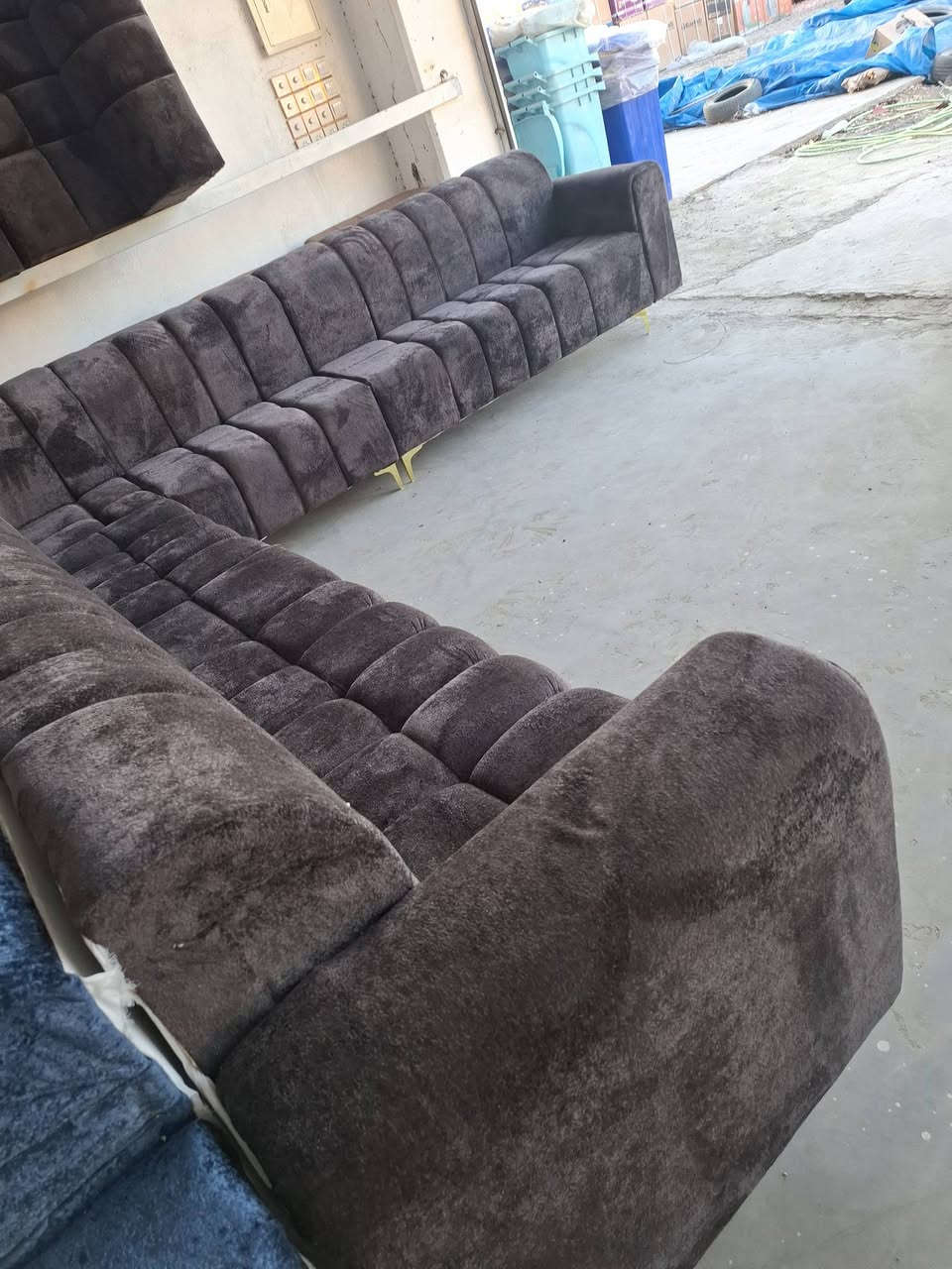 اسلام عليكم ديوان 11مقعد جديد غير مستعمل تسكام  بلوك اسود سفنج مميز اقماش خاولي شغل درجا اولى الحمزة الغربي واكو توصيل ***********
