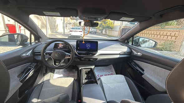 فولكس واكن id4 كهرباء بالكامل برو الماني وارد امريكي 2023 للبيع السيارة بيها قبغ صندوق مبدل نفس اللون ودعامية امامية نفس اللون بدون ايرباك بيها بارد بالباب الخلفي موضح بالصور السيارة جديدة ماشية 28 الف دبل ماطور فور ويل شلعة ومعدل فول الشحنة الوحدة 450 كم مابيها اي نواقص جاهزة للاخير بغداد باسمنا السعر المطلوب 200 وبيها محال للشراي مكاني اعظمية ***********
