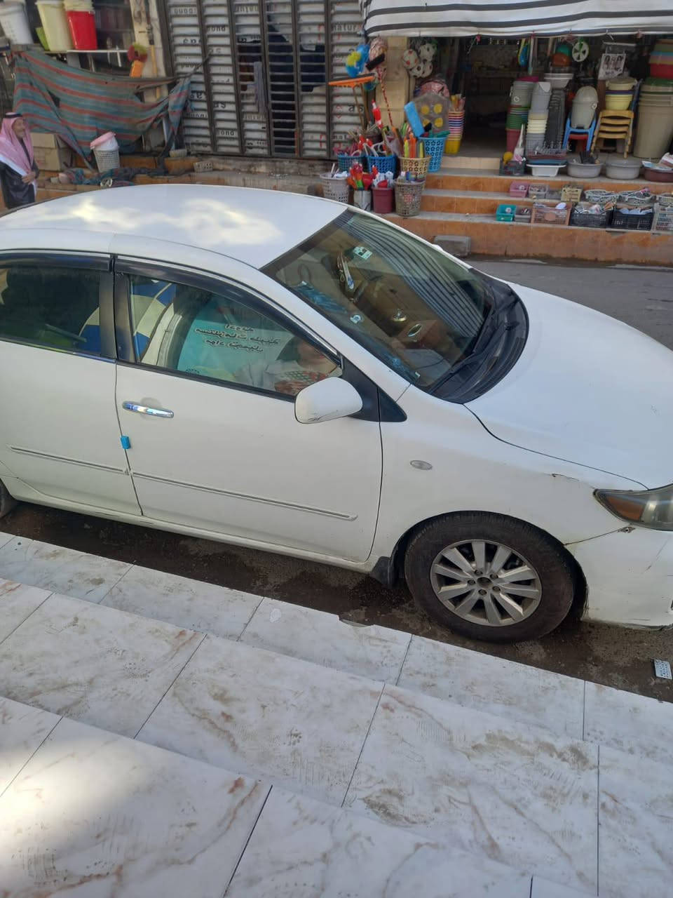 كورلا موديل ٢٠٠٩
خليجي ضربتها بالجاملغ لزكه بيها على السقف بسبب جراد خفيف 

رقم انبار 90بيهه مجال شويه

***********
