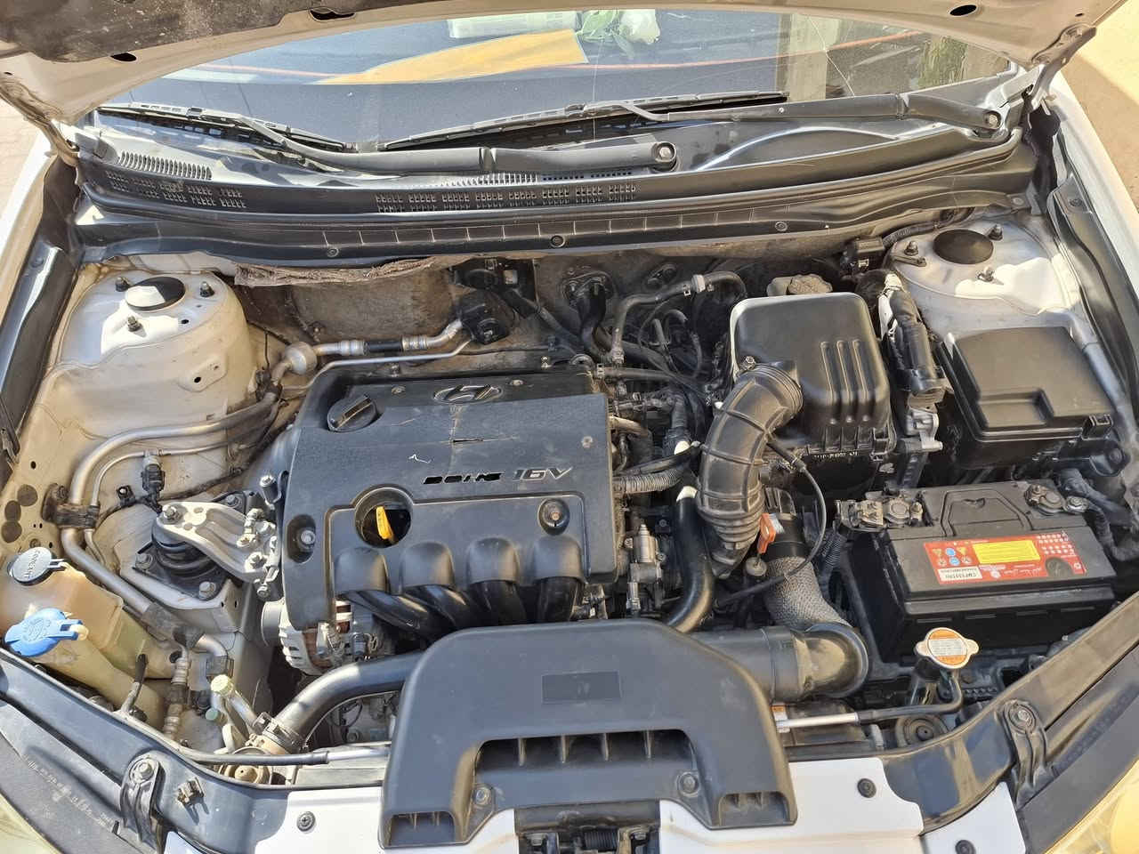 السلام عليكم
الانترا 2011 خليجي

محرك 1600 بيها قطعتين

 سونار موجود 

***********

سعر 112 وبيها مجال قليل ...
