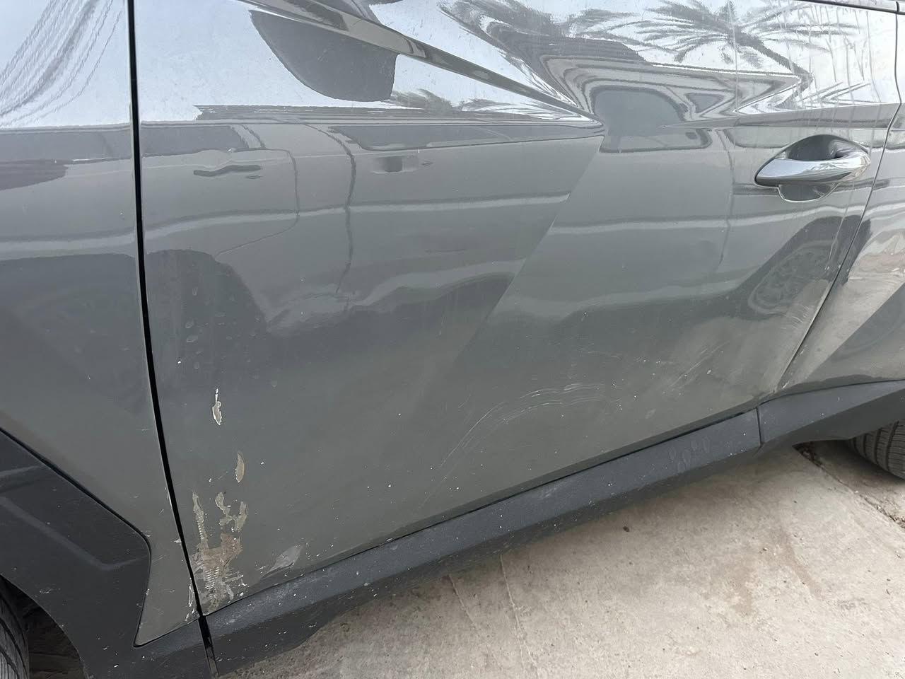 السلام عليكم سيارة توكسان موديل 2024 Htrack السياره نص فول معروفة مواصفاتها 
1-AUTOHOLD
2-سايد بريك بصمة 
3-تدفئة كشنات 
4-تحكم كهربائي كشن السايق 
5- مثبت سرعة وتحديد مسار وقيادة ذاتية 
وتحكم مري جانبيه وهواي بيها بعد السياره كلشي مناقصها خير من الله مكينتها 2500 gdi ومرقمة بغداد بأسمي تحويل ثاني يوم حادثها موجود بالصور مكاني بغداد شارع فلسطين سعرها 195 للاستفسار ***********
