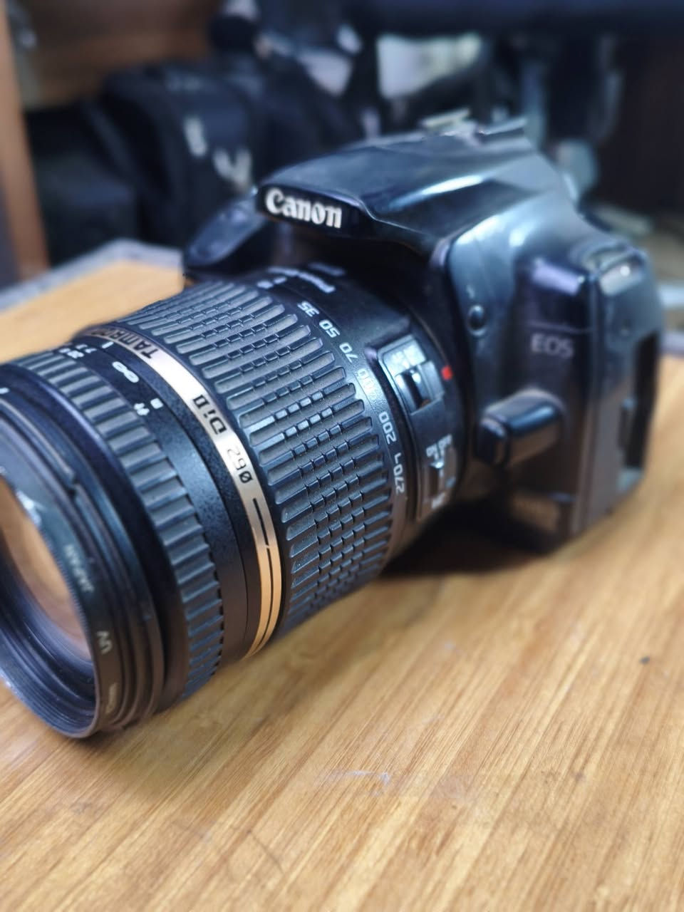 السلام عليكم
كاميرا كانون d750 للبيع مع ملحقاتها نظيفة 
رام وبطارية عدد 2 وشاحنة و عدسة 24_270
السعر 400 مع التوصيل 
للاستفسار *********** واتساب
