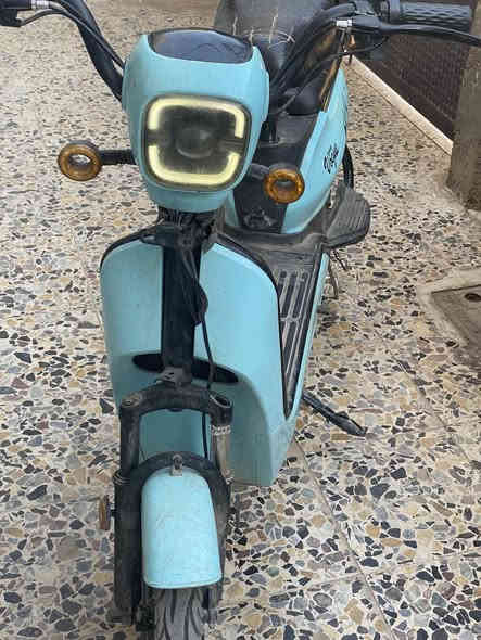 السلام عليكم دراجه شحن للبيع السعر 250وبيه مجال  كلشي مابيه جديده البطاريات جديده فول والماطور جديد سويجين وبصمتين لايت عالي ناصي اشاره يمين يسار السرعه 77 حقيقي المكان كوت انوار الصدر للتواصل ***********
