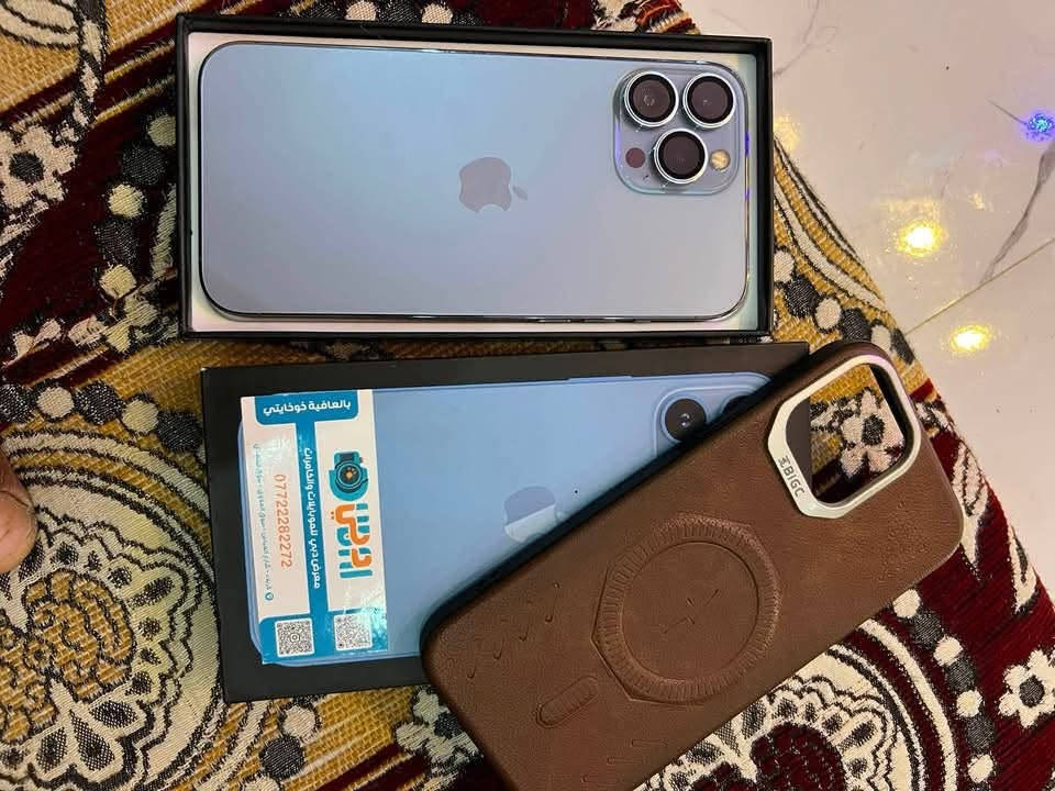عندي ١٣ برو ماكس وتر بروف شرق اوسط 

وكع مني وصارت فطور خفيفات بلكلاس من فوك 
مابيهن أي تأثير

ول كامره رقم ٣ بل بورتريه مرات يصير بيها اهتزاز 

جهاز جديد كلششش 

بطاريته ممرفوعه ٨٠ 

اخذته قبل سبوع ب٧٠٠ وكع مني
شكد يسوه هسه 
احتاجيت فلوس واريد أبيع ❤️
***********
مكاني حله
