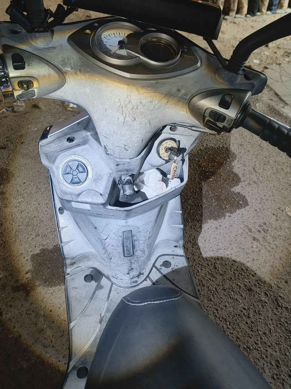 السلام عليكم دراجه رمبه سكنس فحل 140 موديل 2007 دراجه ما مفتوحه جيب وياك فيتر وتعال افحص دراجه قليله بحقها قول جديده الدراجه متعوب عليها جدا دراجه نوزل كفرات الدراجه ختم واحد ويا الماكينه دراجه معدل وشلعه شك الكاع سعر الدراجه 1,350 العنوان باب الشرقي مقابيل مطعم التركي رقم الهاتف***********= موجود بس على الفيس والرقم ما ابي واتساب
