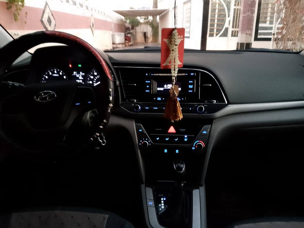 السلام عليكم
للمراوس بسيارة عالية
النترا موديل 2017 وارد أمريكي ضرر خفيف رقم الشاصي والسونار بالمنشور.
محرك 2000 دوش المرغوب سيارة جديدة جدا
محرك كير حدادية تبريد تخم تاير جديد كله بشرط
رقم بغداد بأسمي تحويل مباشر 
للاتصال ***********
