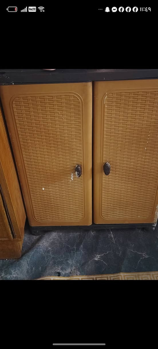 مبرده جديدهة ستعمال شهرين ب٢٥٠ بيهة مجال سنك فقط  مرمر ب١٣٠ بي مجال الوكر ويصر جزامه ب٢٠ طباخ ب١٣٠ كزاز وعين ليزر كهربايه  بي ضمان سنتين ميز طعم ب٥٠ بي مجال بدون كراسي رقم او خاص ***********

