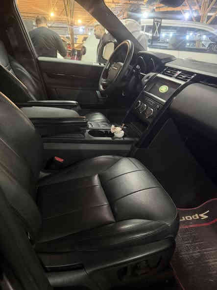 لاند لوفر ديسكفري موديل 2020 لون اسود مرقم سليمانيه فول مواصفات دبل بانوراما 6 سلندر ماشيه 80 الف بيها مكانين بارد بالبنيد وبالجاملغ الامامي وموجود رقم الشاصي  بالصور مسيرفسه وجاهزه وبدون اي نقص السعر25000$ موجوده في بغداد للاتصال ***********
