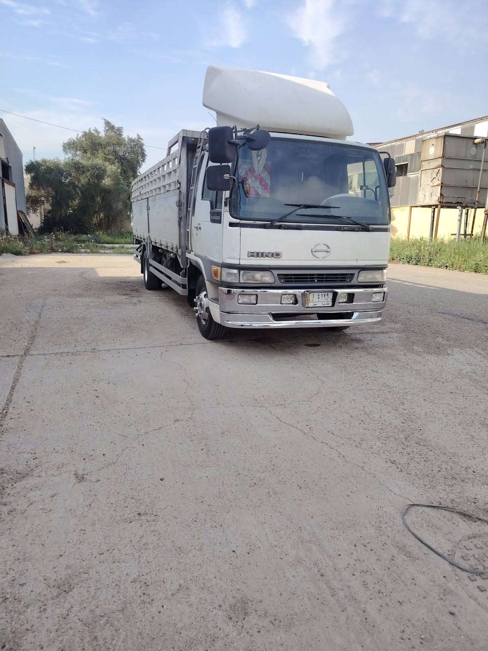 هينو انكر موديل٩٧رقم قادسيه مداور ثاني يوم مكفول كفاله عامه تخم تاير ويل كروم شاصي مكفول من الصبغ تبريد ثلج سياره جاهزه سبرنك هوائي وره وكدام للستفسار *********** مكان الناصريه
