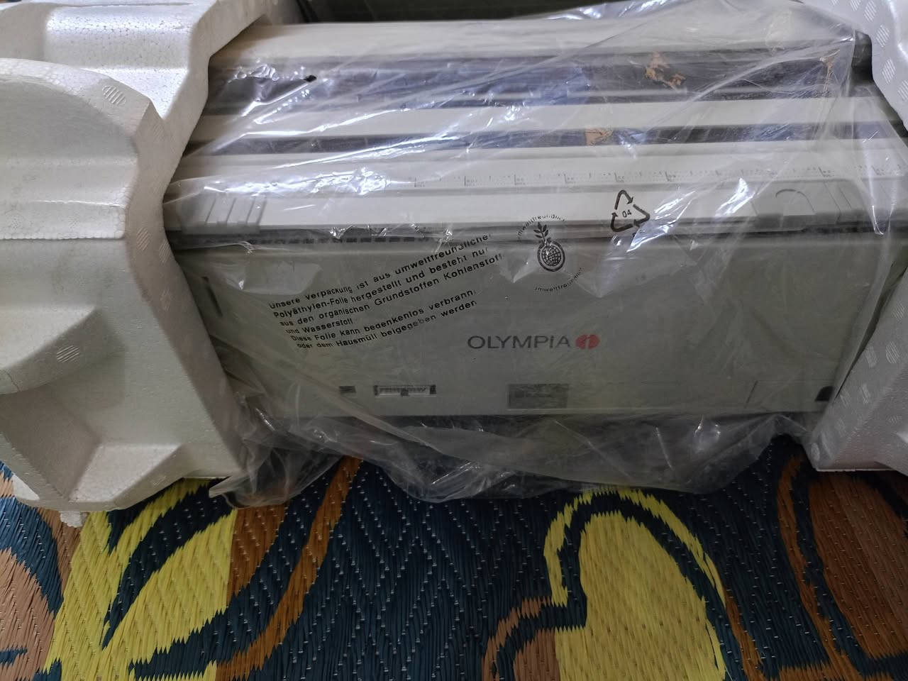 للبيع آلة كاتبة إلكترونية قديمة من طراز Olympia Competence. جديدة غير مستخدمة
السعر 200الف للتواصل ***********

تتمي
