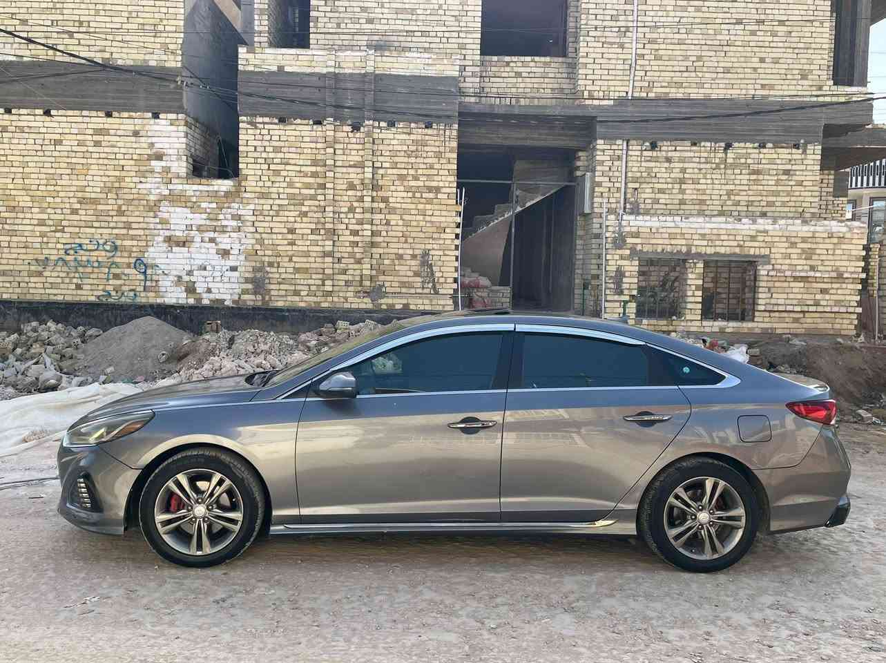 للبيع سوناتا 2018 فول موصفات سبورت فتحه بصمه كشنات كهرباء باقي موصفات معروفه سياره كلين حادثها هنا بل عراق جاملغ فقط باقي مكفول من الصبغ وتبديل مكينه 2400 ماشيه 130 كيلو سعرها 125 وبيها مجال قليل ***********
