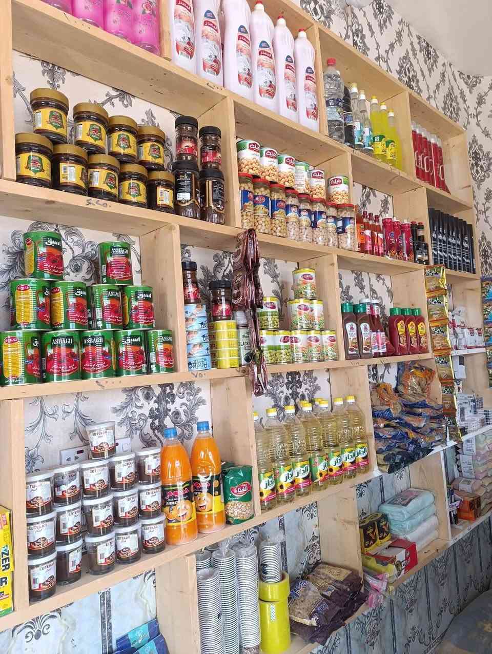 محل اسواق للبيع موقع مميز قرب البطاقة الوطنية والملاعب وحسينية سامي الطعيسي  (الدخل اليومي خيرر من الله) المحل لكطة وسعر مناسب جدا ومحل كلش مرتب 
سبب البيع عدم التفرغ محل مرتب ومعاميل وناس طيبةللتواصل خاص او الاتصال على الرقم 

***********
