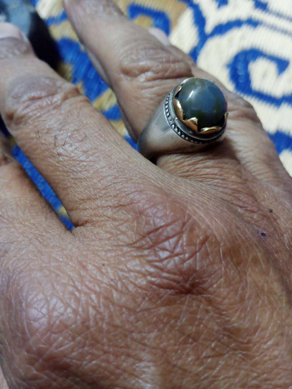 السلام عليكم محبس فضه قديم بحجر سليماني قياس 21 سعرة45اومراس بفيروزج مكاني بغداد سبع اقصور ***********
