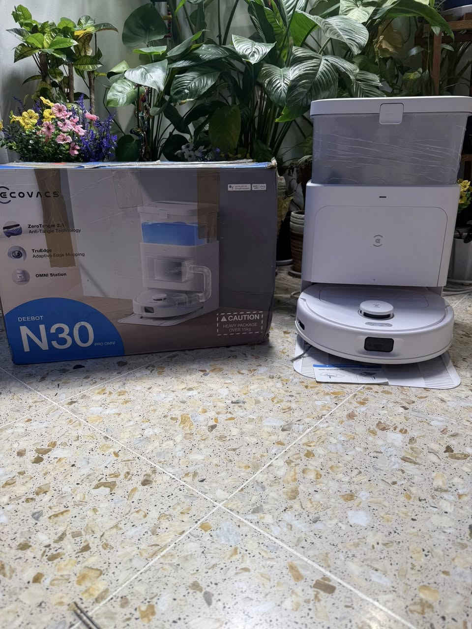 سلام عليكم 
متوفر مكنسة نوع Ecovacs n30  مستخدم 
أهم المواصفات
قوة السحب 10000باسمال 

نوع التنقل: LDS
تجنب العوائق: بالليزر
أنواع التنظيف: كنس، مسح، كنس ومسح، كنس ثم مسح
نظام المسح: OZMO Turbo
كشف السجاد بالموجات فوق الصوتية: نعم
رفع الممسحة تلقائيًا: 0.35 بوصة
تعديل مستوى الماء: منخفض، متوسط، مرتفع
سعة صندوق الغبار: 350 مل
جمع الغبار تلقائيًا: نعم
سعة كيس الغبار: 2.6 لتر
سعة خزان المياه النظيف: 3.5 لتر
سعة خزان المياه المتسخ: 3 لترات
تجفيف الهواء الساخن: نعم (مدة 2 ساعة افتراضيًا)
كشف مستوى الماء المنخفض: نعم
نوع الفرشاة الرئيسية: غير عائمة
خاصية منع التشابك: نعم


**إذا كنت صاحب هذا الإعلان وتريد حذفه لأي سبب، رجاءا أرسل رسالة إلى الدعم الفني**