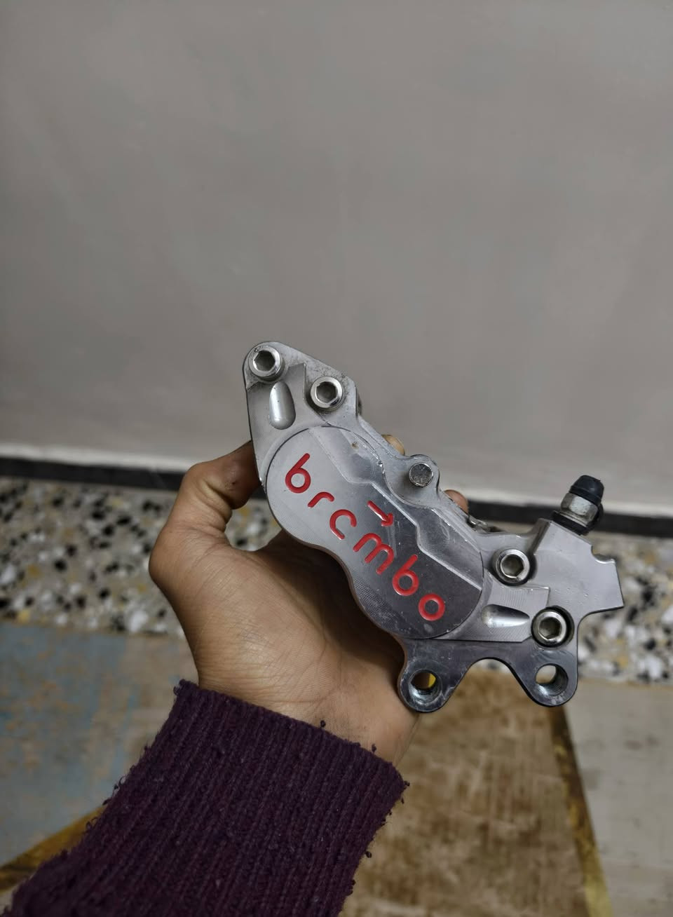 سلامة عليكم غراض البيع
 1 : ستان مال موبايل ب 10
2 : يدات بريك لون ذهبي ب 15
3 : يدات بريك فضي 15
4 : ذراع مال بريك خلفي و قبق عنبار ب 20
5 : فج اصلي مال تفصيخ برمبو ب 50
6 : لوحة مال رقم على شكل خفاش ب 15
7 خوذة اصليه من شركة  GIKE نظيفه كلش وما ملبوسه ب 75
 وتوصيل موجودة


**إذا كنت صاحب هذا الإعلان وتريد حذفه لأي سبب، رجاءا أرسل رسالة إلى الدعم الفني**