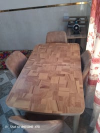 ميز طعام • للبيع