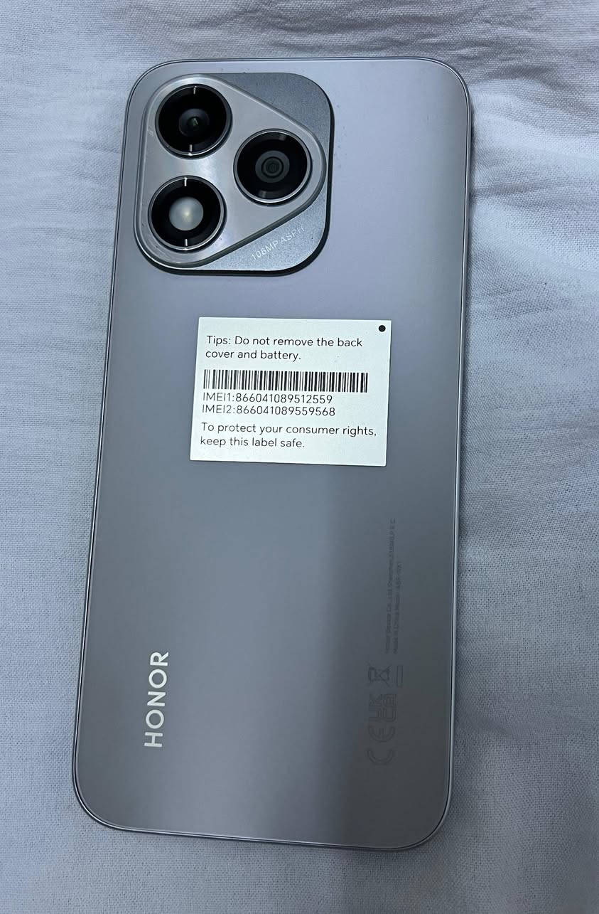 هونر 400 لايت للبيع
يتميز بشاشة AMOLED كبيرة بحجم 6.7 بوصة ودقة 1080×2412 بكسل، مع معدل تحديث 120 هرتز وسطوع عالي يصل إلى 3500 شمعة. المعالج هو Mediatek Dimensity 7025 Ultra، ويدعم الهاتف رام 8 أو 12 جيجا بايت مع ذاكرة تخزين 256 جيجا بايت.¹ ² ³³
الكاميرا:
- الكاميرا الخلفية مزدوجة: 108 ميجابكسل + 5 ميجابكسل
- الكاميرا الأمامية: 16 ميجابكسل
البطارية:
- سعة 5230 مللي أمبير
- شحن سريع 35 واط
المميزات:
- مقاوم للماء والغبار IP65
- مستشعر بصمة تحت الشاشة
- نظام التشغيل Android 15 مع واجهة MagicOS 9
- يدعم 5G و NF
شهر استخدام فقط فول نضافه شخط مابي السعر 320 وبي مجال بسيط


**إذا كنت صاحب هذا الإعلان وتريد حذفه لأي سبب، رجاءا أرسل رسالة إلى الدعم الفني**