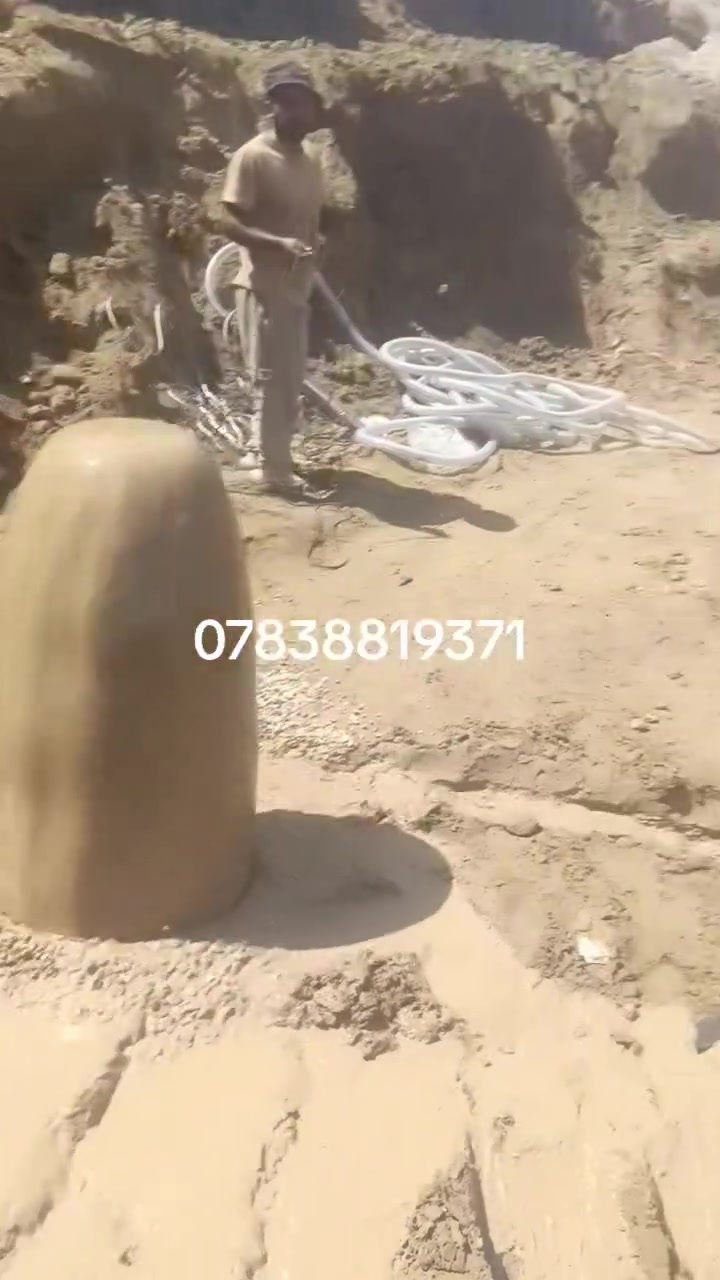 حفر الابار في جميع محافظات العراق حفر وعزل المالح وصب البير  فحص بجهاز الكاشف قبل الحفر تستلم بير جاهز ومن الله التوفيق واحد عراق  الاستفسار واتساب وخاص مفتوح  ***********///***********
